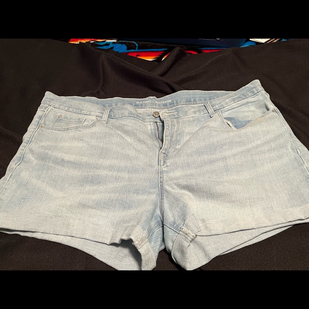 Old Navy Women’s Boyfriend jean shorts size 20